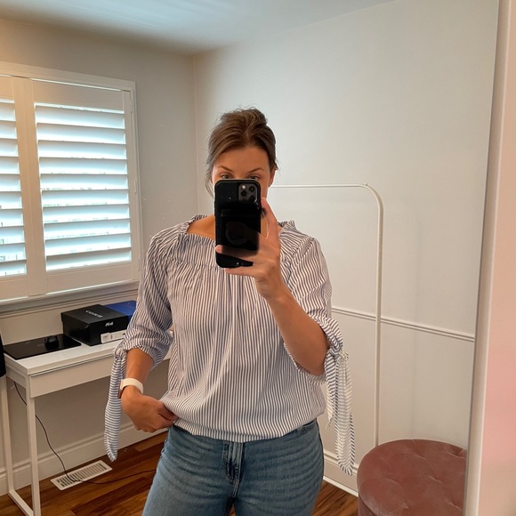 Off the shoulder shirt - Picture 3 of 3